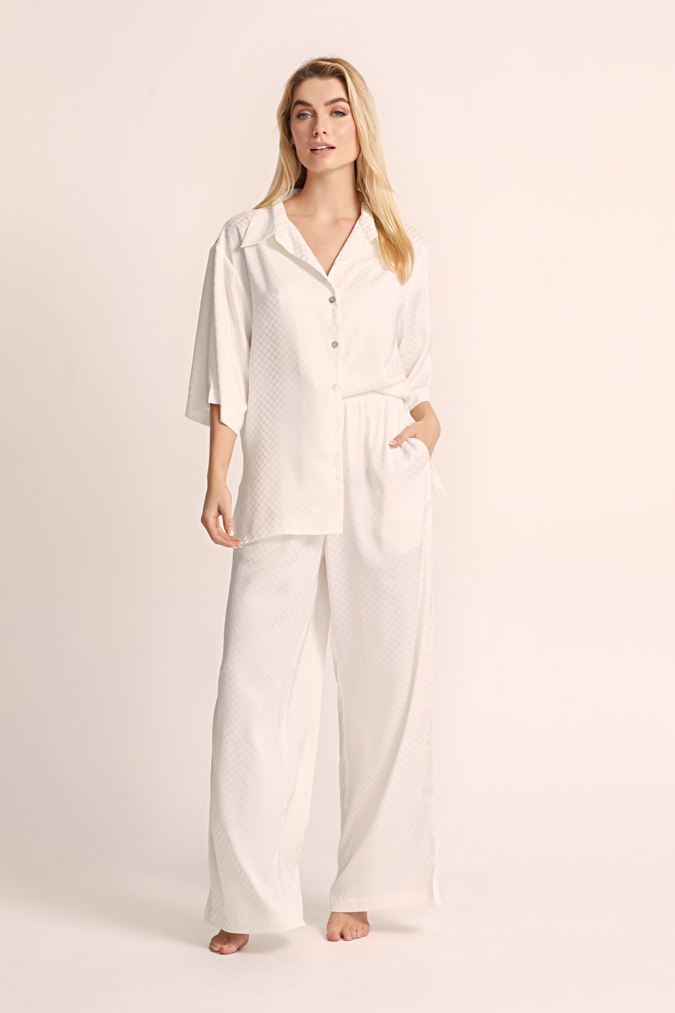 Gigi Relaxed Fit Lounge  - White